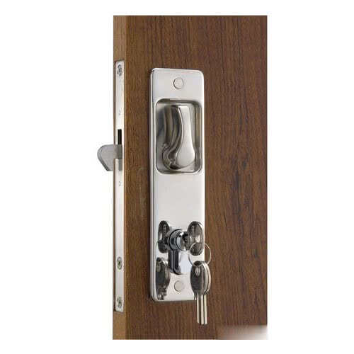 For sliding doors with built-in handle. Yale external key, internal lock